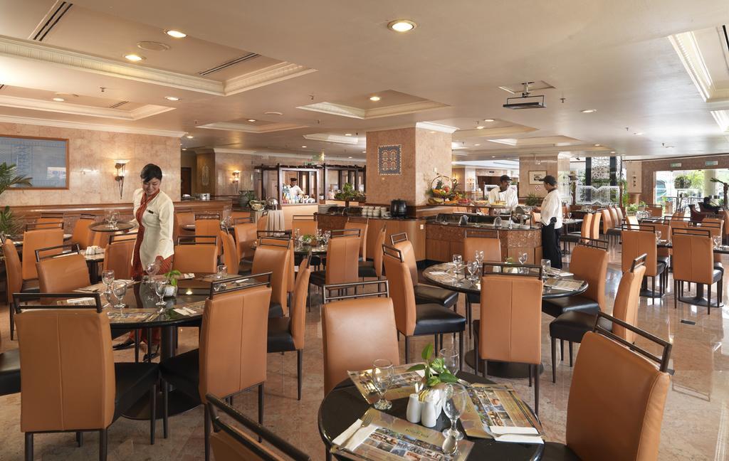 Holiday Villa City Center ألور سيتار المطعم الصورة