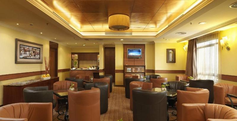 Holiday Villa City Center ألور سيتار المطعم الصورة