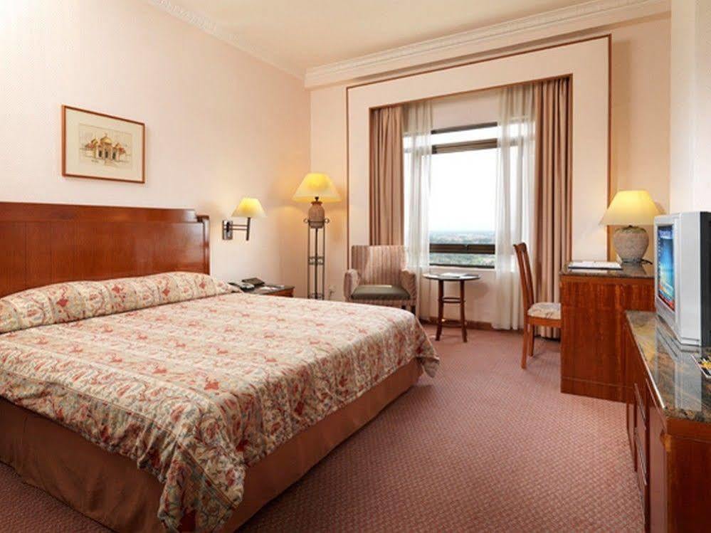 Holiday Villa City Center ألور سيتار المظهر الخارجي الصورة